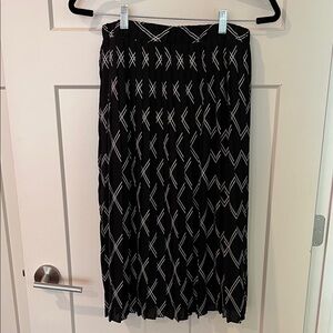 Banana Republic Factory Black and White Patterned Midi Skirt